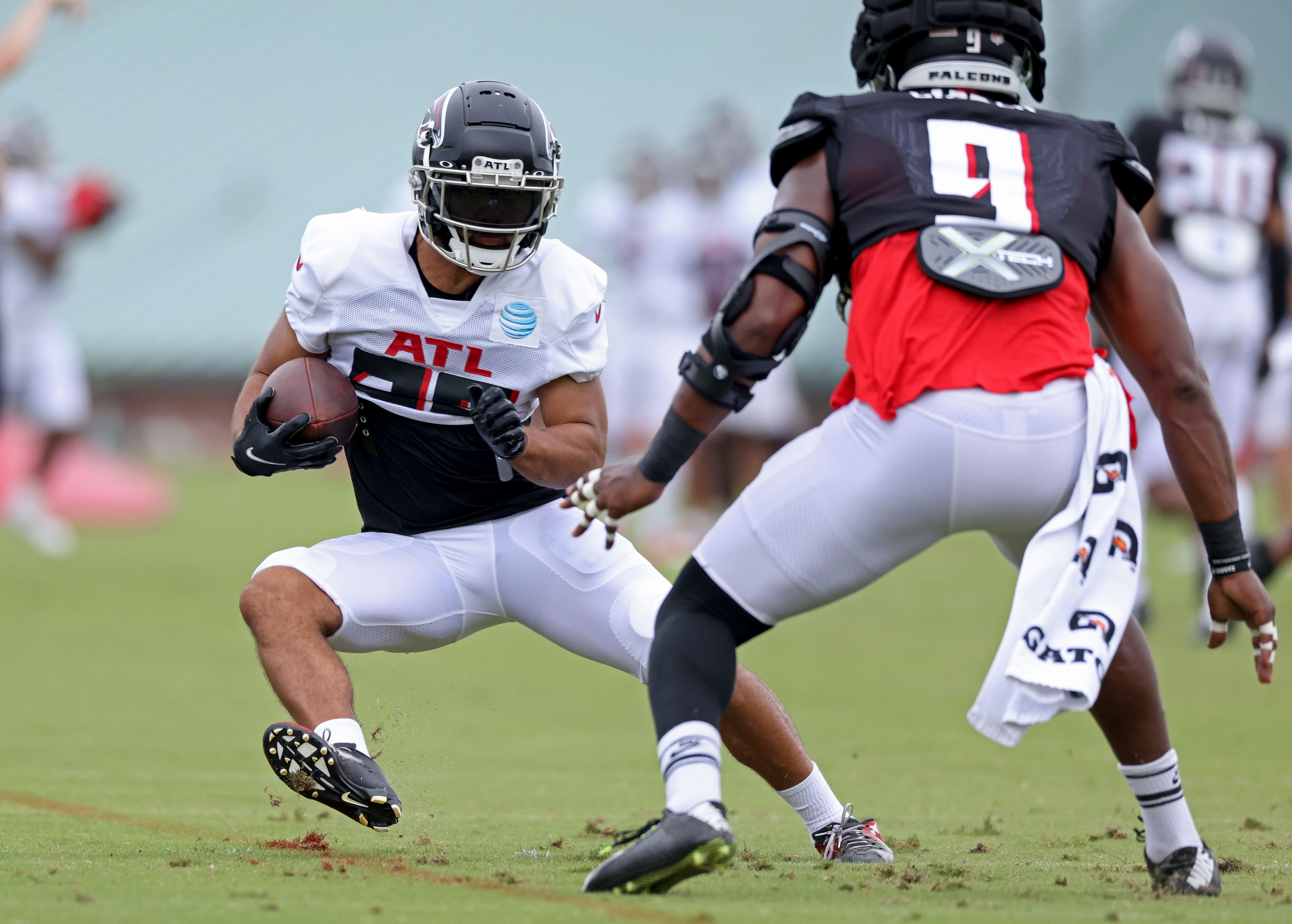 EAST RUTHERFORD, NJ - AUGUST 22: Atlanta Falcons quarterback Marcus Mariota  (1) during warm up prior to the National Football League game between the  New York Jets and the Atlanta Falcons on