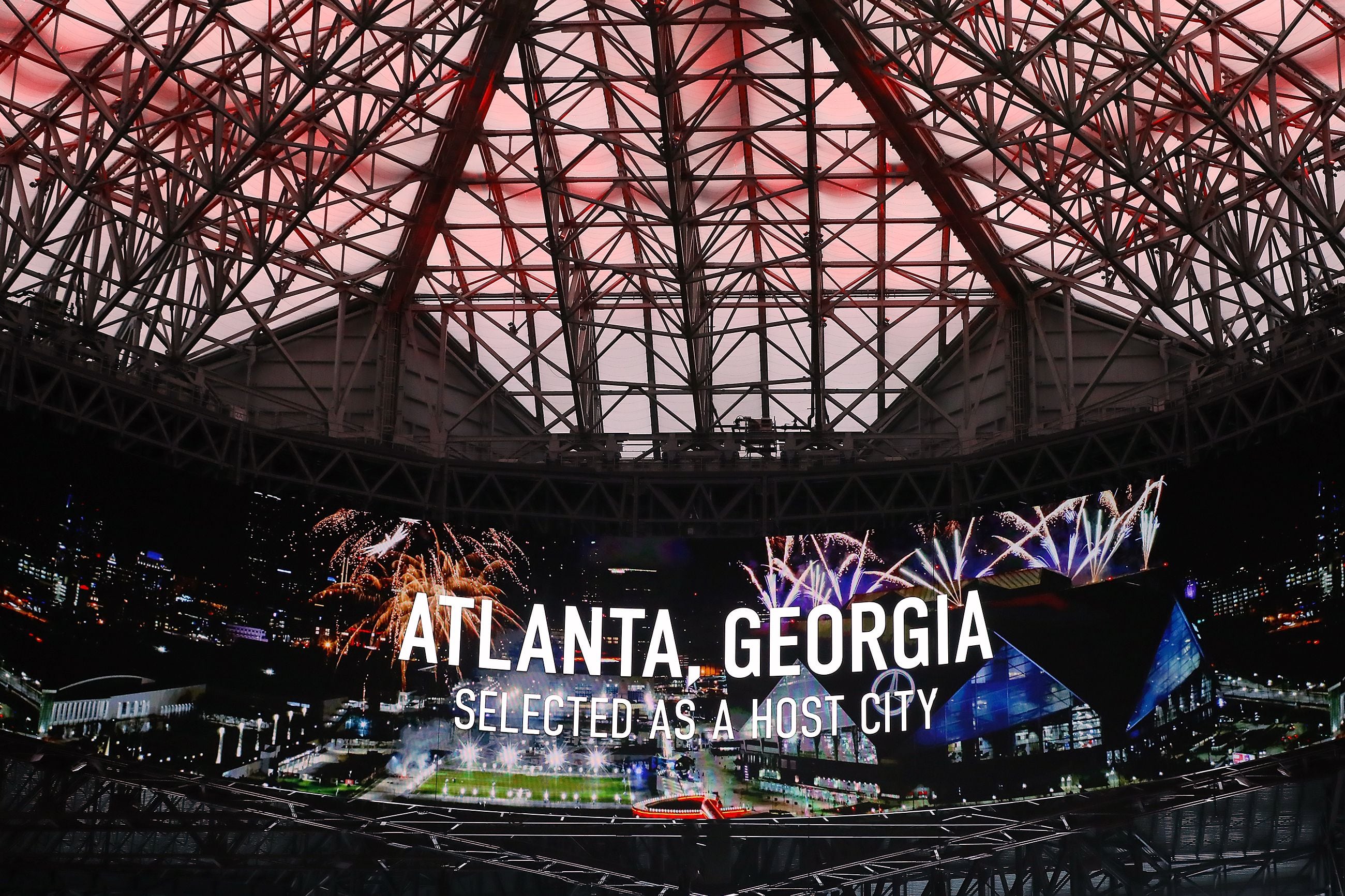 Mercedes-Benz Stadium mulling ways to switch turf with grass ahead