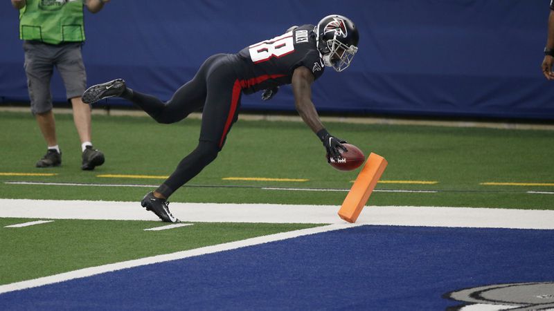 Falcons wide receiver Calvin Ridley stretches the ball out for a touchdown during the first half against the Dallas Cowboys Sunday, Sept. 20, 2020, in Arlington, Texas. (Ron Jenkins/AP)