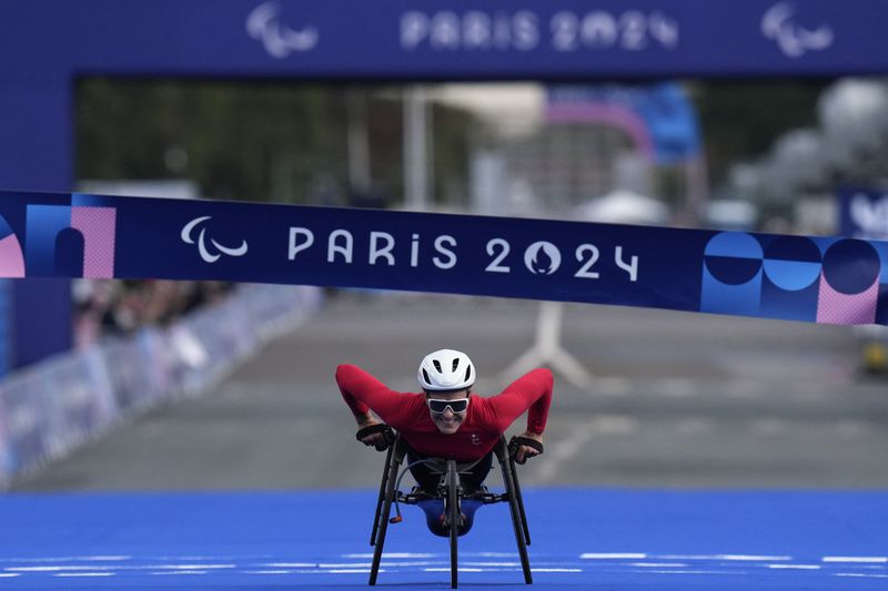 Switzerlands Catherine Debrunner wins the women's marathon T54 at the 2024 Paralympics, Sunday, Sept. 8, 2024, in Paris, France. (AP Photo/Thibault Camus)