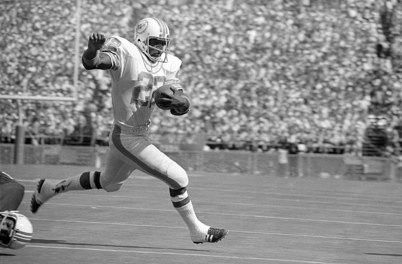 Miami Dolphins running back Eugene "Mercury" Morris scores against the New England Patriots, during an NFL football game, Nov. 13, 1972 at Miami's Orange Bowl. (AP Photo/Jim Bourdier)