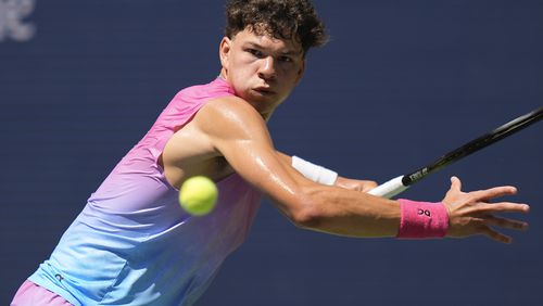 Ben Shelton, of the United States, returns a shot to Dominic Thiem, of Austria, during the first round of the U.S. Open tennis championships, Monday, Aug. 26, 2024, in New York. (AP Photo/Seth Wenig)