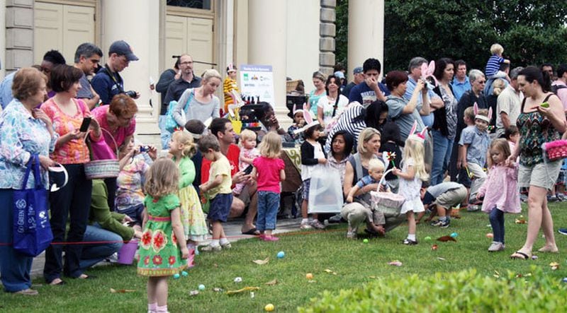 Children fill their Easter egg baskets in Decatur. (Photo: Courtesy of the Decatur Business Association)