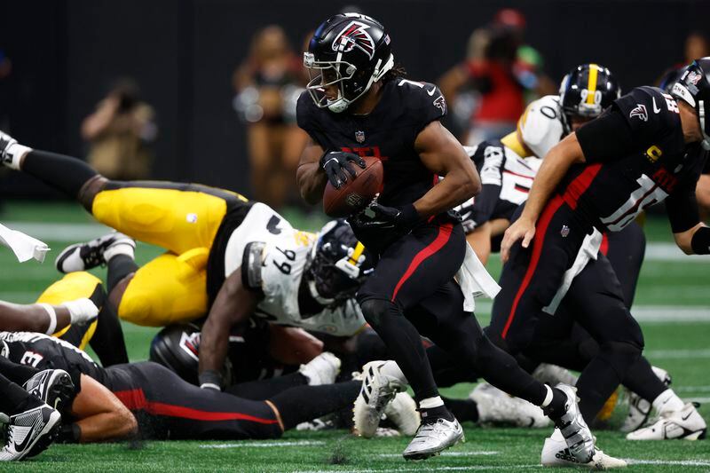 Atlanta Falcons running back Bijan Robinson (7) carries the ball for a first down during the second half of an NFL football game against the Pittsburgh Steelers on Sunday, Sept. 8, 2024, in Atlanta. (AP Photo/Butch Dill)