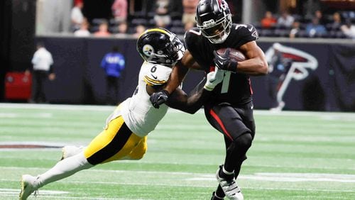 Atlanta Falcons running back Bijan Robinson (7) avoids a tackle from Pittsburgh Steelers linebacker Patrick Queen (6) during the first half of an NFL football game against the Pittsburgh Steelers on Sunday, Sept. 8, at Mercedes-Benz Stadium in Atlanta. 
(Miguel Martinez/ AJC)