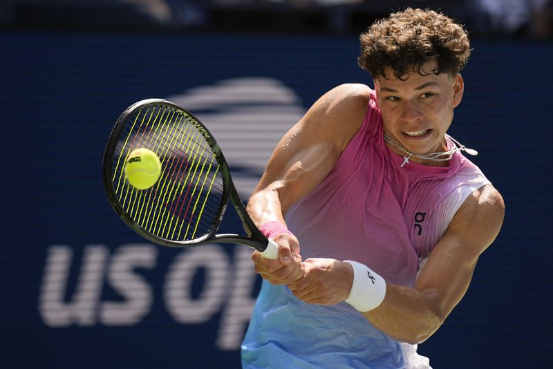 Ben Shelton, of the United States, returns a shot to Dominic Thiem, of Austria, during the first round of the U.S. Open tennis championships, Monday, Aug. 26, 2024, in New York. (AP Photo/Seth Wenig)