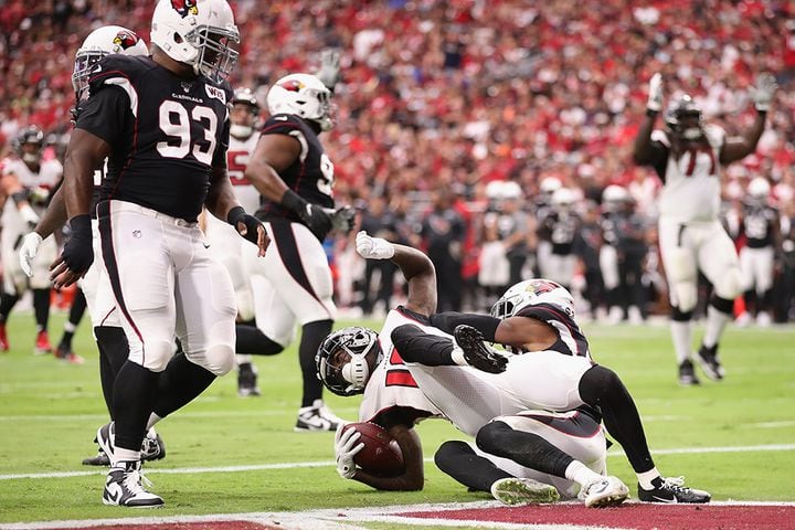 Cardinals beat Falcons after Bryant's extra point miss