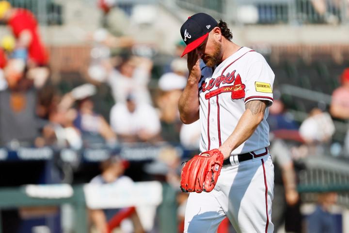 Photos: Braves fall short in series finale vs. Giants