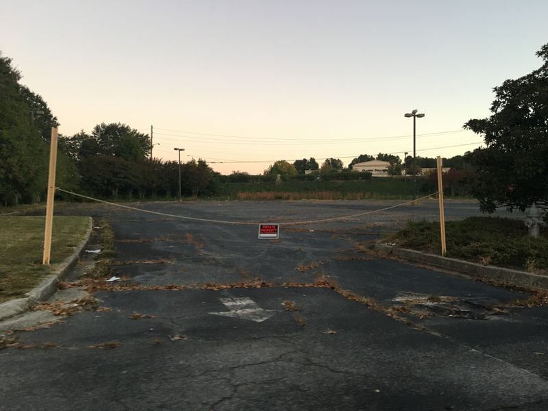 A group of developers has its eyes on the Gwinnett Prado shopping center for a massive mixed-use project. TYLER ESTEP / TYLER.ESTEP@AJC.COM