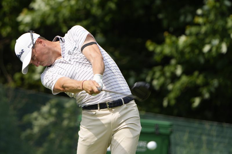 Justin Thomas hits from the 13th tee during the second round of the Travelers Championship golf tournament at TPC River Highlands, Friday, June 21, 2024, in Cromwell, Conn. (AP Photo/Seth Wenig)