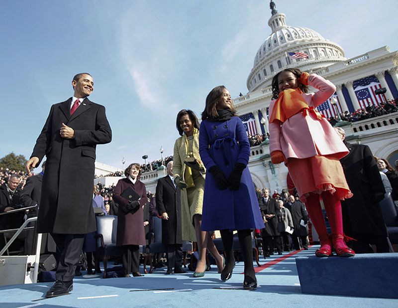U.S. President-elect Barack Obama, left, arrives to take the oath of office with his wife Michelle, and daughters Malia, and Sasha, right, on Jan. 20, 2009.
