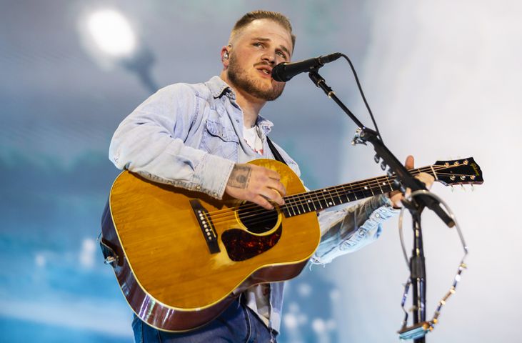 Atlanta, Ga: Zach Bryan played to a sold-out crowd of cowboy hat-clad fans who sang along with every word. Photo taken Saturday August 10, 2024 at Mercedes Benz Sadium. (RYAN FLEISHER FOR THE ATLANTA JOURNAL-CONSTITUTION)