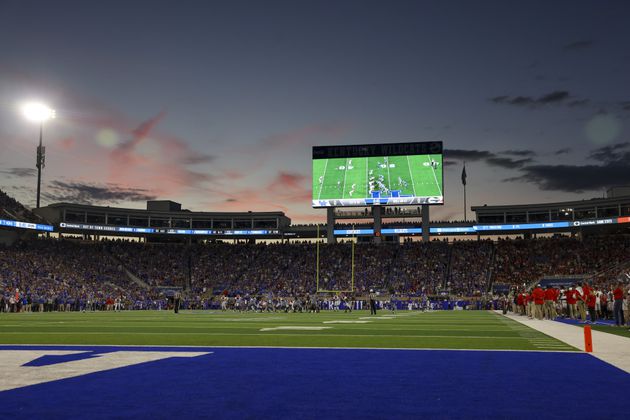 The sun sets as Kentucky plays offense against Georgia during the first half at Kroger Field, Saturday, Sept. 14, 2024, in Lexington, Kentucky. Georgia won 13-12. (Jason Getz / AJC)

