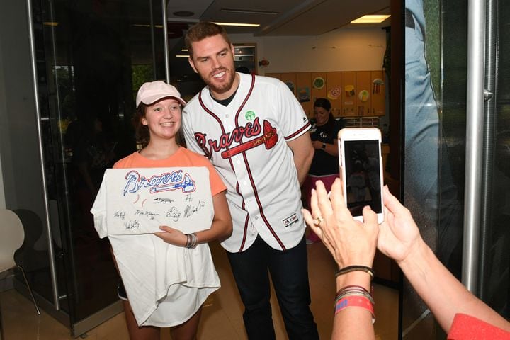 Photos: Braves visit Children’s Healthcare