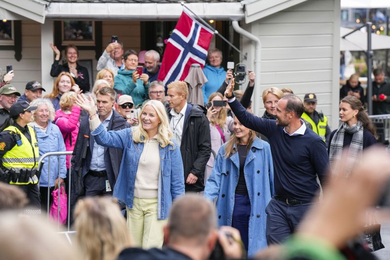 Norway's Crown Prince Haakon, 2nd right, Crown Princess Mette-Marit, center left, Princess Ingrid Alexandra, center right, Prince Sverre Magnus, 3rd right, and Amalie Giaever MacLeod arrive in Geiranger, Norway, Friday Aug. 30, 2024, ahead of the wedding celebration of Princess Martha Louise and Durek Verret on Saturday. (Cornelius Poppe/NTB via AP)