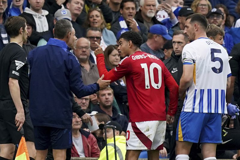 Nottingham Forest's Morgan Gibbs-White, second right, protests after being shown a red card by referee Robert Jones, during the English Premier League soccer match between Brighton and Nottingham Forest, at the American Express Stadium, in Brighton and Hove, England, Sunday, Sept. 22, 2024. (Gareth Fuller/PA via AP)