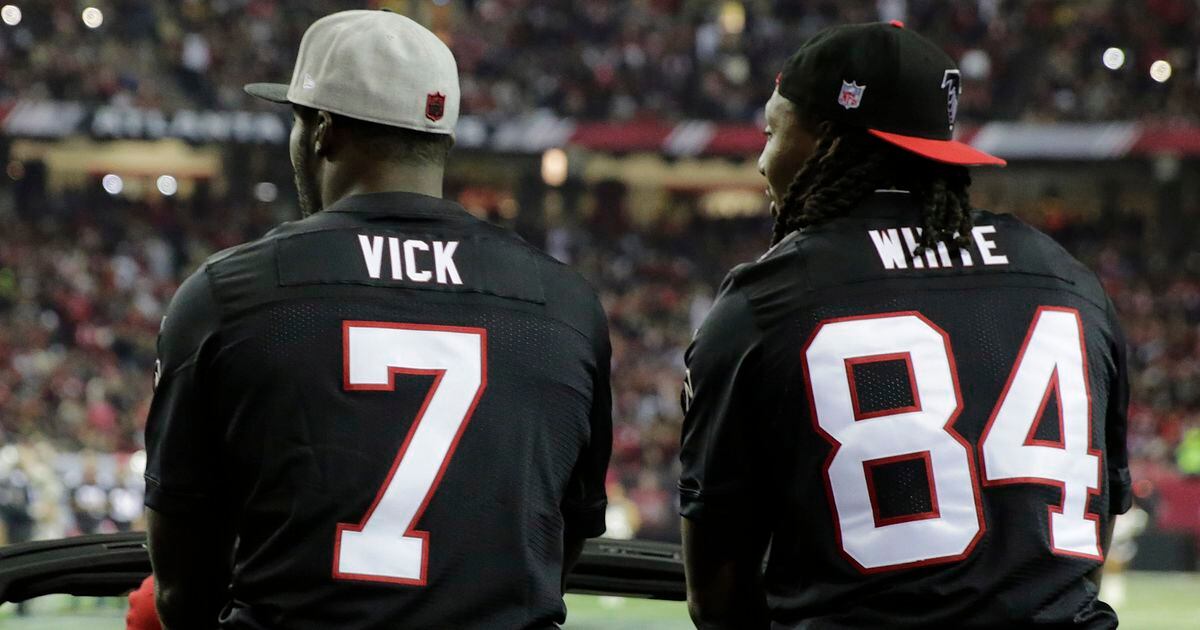 Michael Vick, Roddy White to be honored in Falcons retirement ceremony