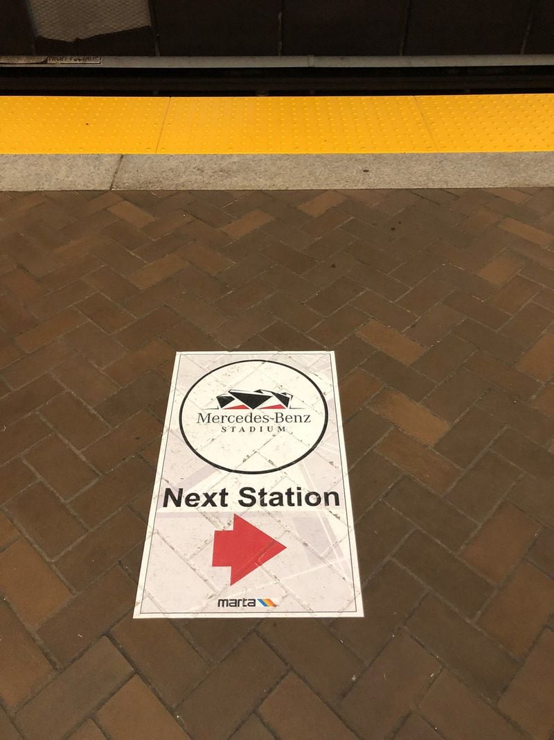 MARTA installed permanent and temporary signs to guide visitors to Mercedes-Benz Stadium. (David Wickert/AJC)