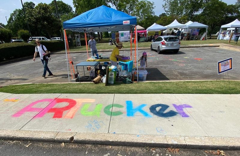 There’s no better way to announce the arrival or ARTucker than with some chalk art.