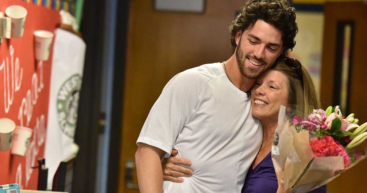 Photos: Dansby Swanson's surprise for mom