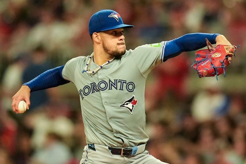 Toronto Blue Jays pitcher José Berríos (17) works against the Atlanta Braves in the fourth inning of a baseball game, Saturday, Sept. 7, 2024, in Atlanta.(AP Photo/Mike Stewart)